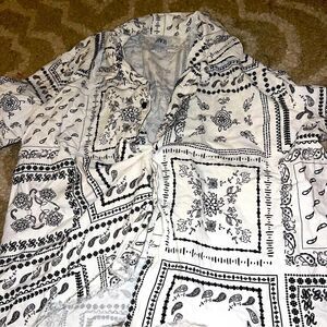 Women’s White and Black Patterned Shirt
